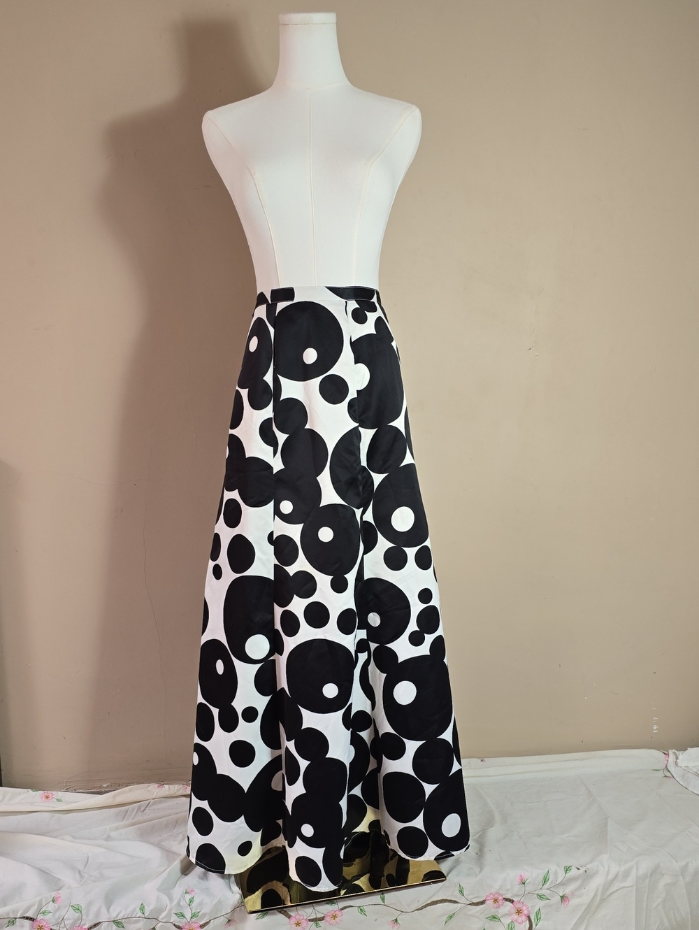 VENUS Black and White Graphic Dot Maxi Skirt